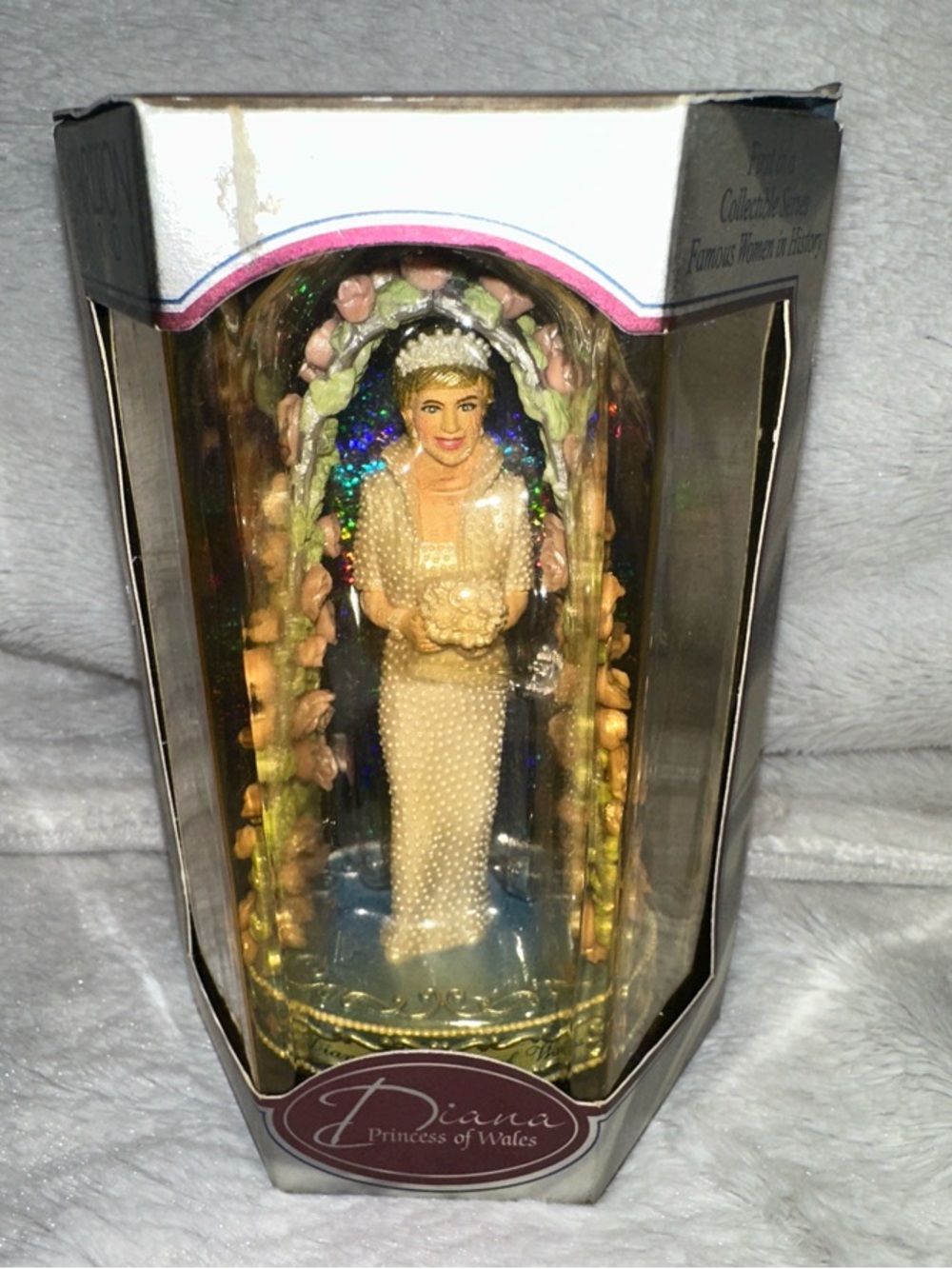 Vintage Carlton Cards Figurine in White, Gold and Pink Floral Arch